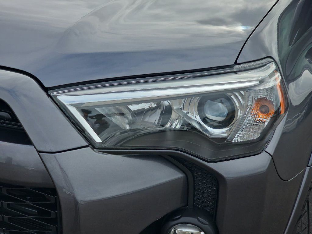 Used 2023 Toyota 4Runner TRD Off-Road Premium w/ Off Road Premium Plus Package AWD/4WD image 32