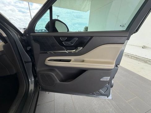 Used 2022 Lincoln Corsair FWD image 38