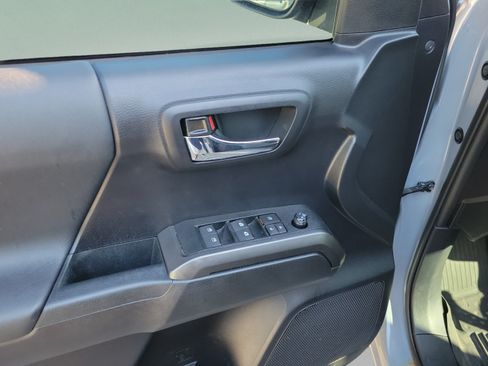 Used 2020 Toyota Tacoma TRD Sport RWD image 7