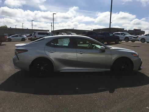 Used 2024 Toyota Camry SE FWD image 8