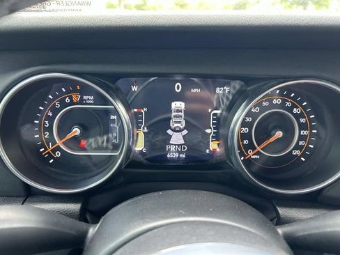 Used 2022 Jeep Wrangler Unlimited Sahara w/ Dual Top Group AWD/4WD image 32