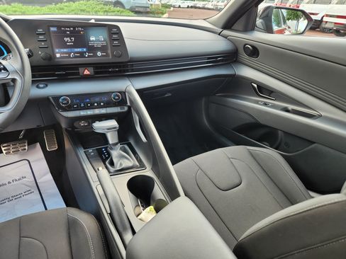 Certified 2025 Hyundai Elantra Sport FWD image 14