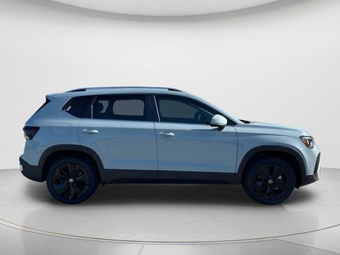 New 2026 Volkswagen Taos SE FWD image 6