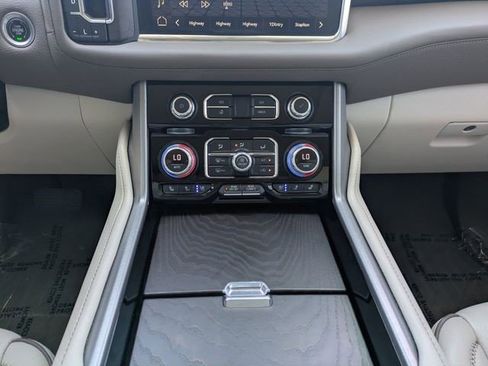 Certified 2022 GMC Yukon XL Denali AWD/4WD image 22