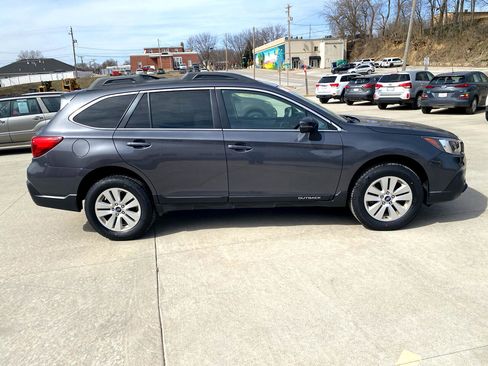 Used 2018 Subaru Outback 2.5i Premium image 5
