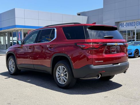 Used 2023 Chevrolet Traverse LT FWD image 7