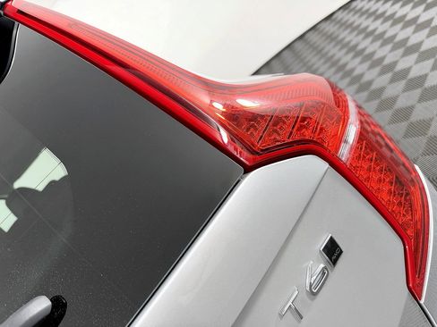 Used 2020 Volvo XC90 T6 Momentum w/ Protection Package Premier image 11