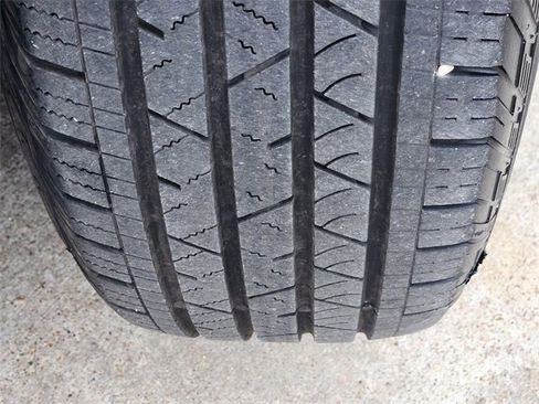 Used 2023 GMC Acadia SLE w/ Driver Convenience Package image 11