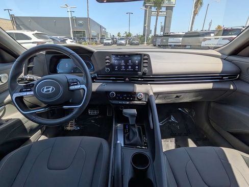 Certified 2025 Hyundai Elantra Sport FWD image 26