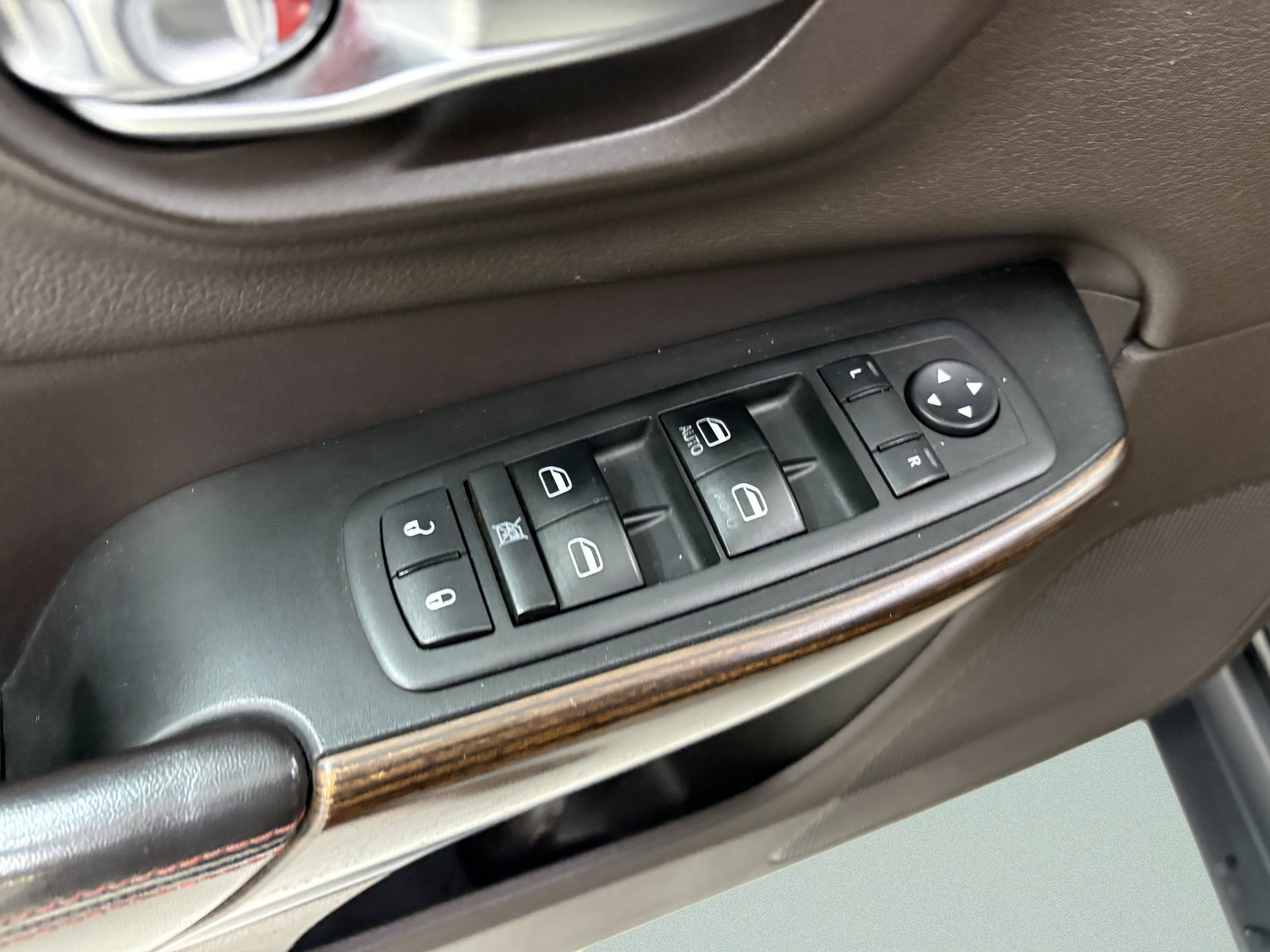 Used 2014 Jeep Cherokee Trailhawk w/ Comfort/Convenience Group AWD/4WD image 25