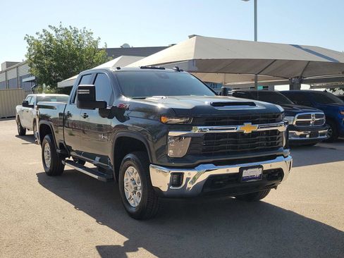 Used 2025 Chevrolet Silverado 2500 LT w/ Texas Edition AWD/4WD image 2