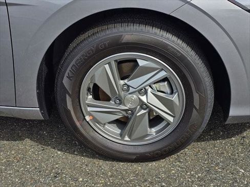 New 2026 Hyundai Elantra SE FWD image 9