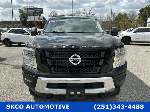 Used 2022 Nissan Titan SV image 8
