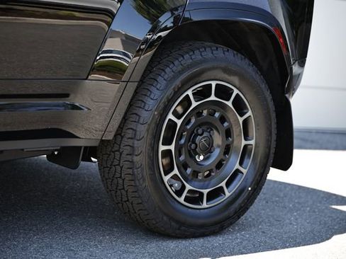 New 2026 Land Rover Defender 110 OCTA AWD/4WD image 8