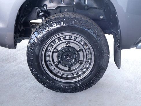 Used 2015 Toyota Tundra SR5 w/ SR5 Upgrade Package RWD image 10