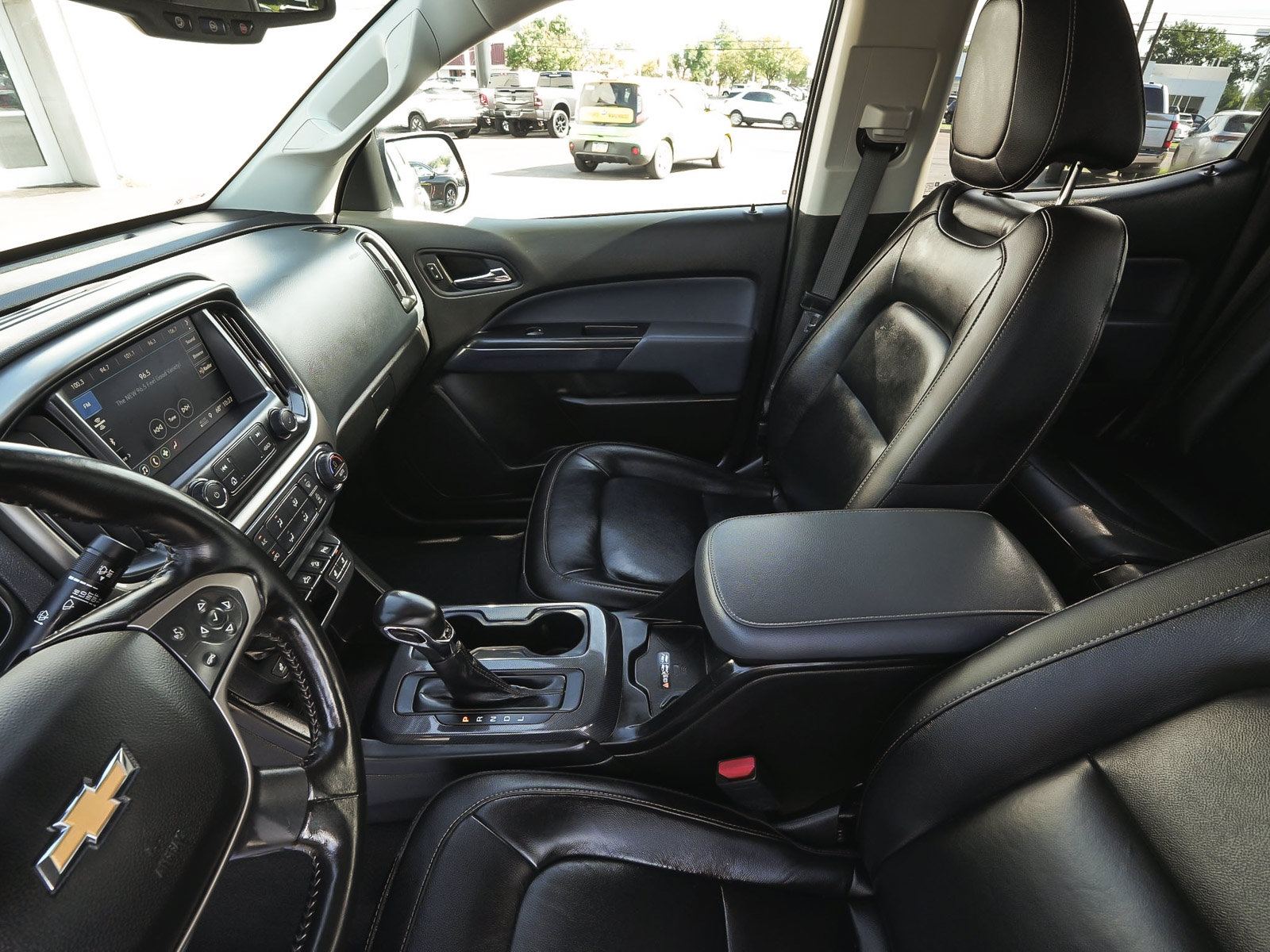 Used 2022 Chevrolet Colorado Z71 AWD/4WD image 32