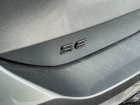 Certified 2025 Volkswagen Tiguan SE R-Line image 30