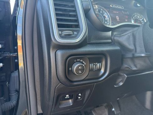 Used 2019 RAM 1500 Laramie AWD/4WD image 16
