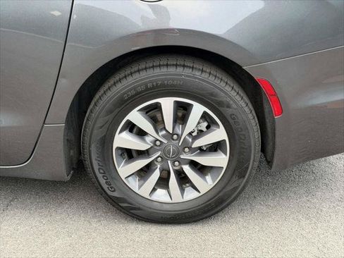 Used 2022 Chrysler Pacifica Touring-L FWD image 10