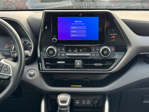 Used 2023 Toyota Highlander FWD image 14