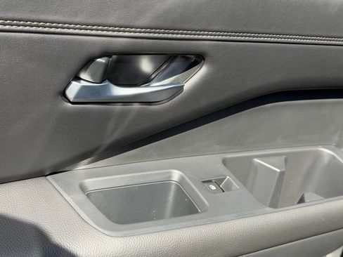 New 2026 Nissan Pathfinder Platinum FWD image 12