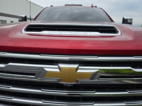 Used 2024 Chevrolet Silverado 2500 High Country w/ Technology Package AWD/4WD image 17