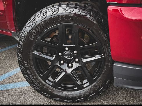 Used 2018 Chevrolet Silverado 1500 LT w/ All Star Edition AWD/4WD image 2
