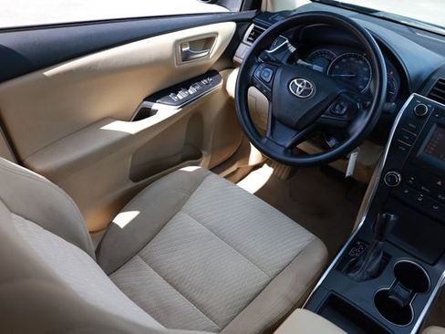 Used 2015 Toyota Camry LE image 23