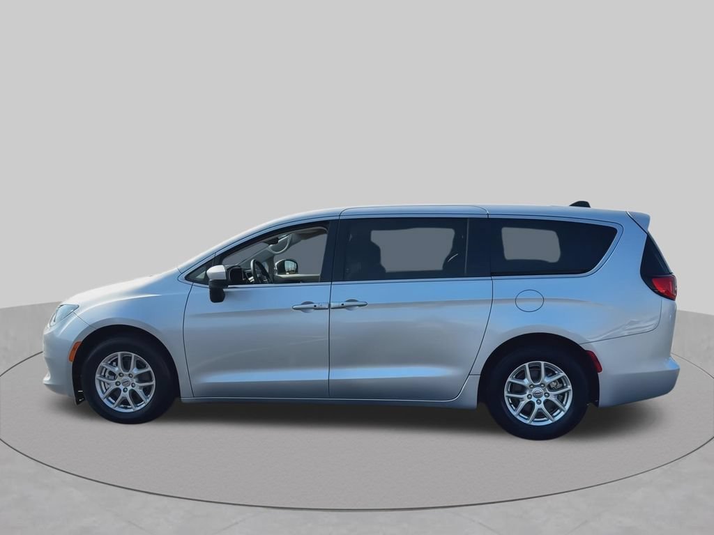 Used 2023 Chrysler Voyager LX FWD image 6