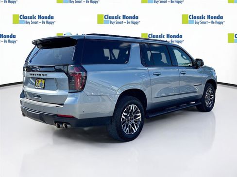 Used 2025 Chevrolet Suburban Z71 AWD/4WD image 8