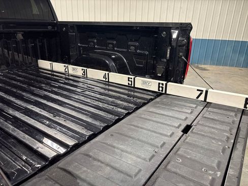 Used 2025 GMC Sierra 1500 SLT image 17