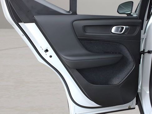 Certified 2025 Volvo XC40 B5 Ultra AWD/4WD image 12