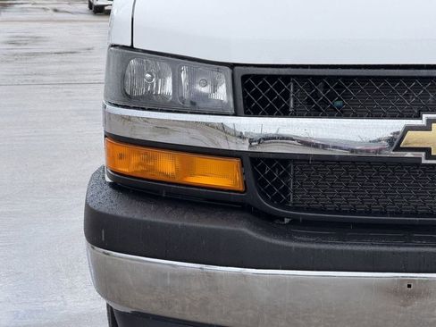 Used 2024 Chevrolet Express 2500 w/ Driver Convenience Package RWD image 5