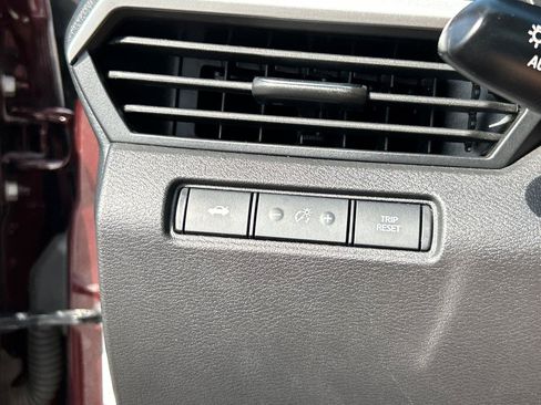 Used 2025 Nissan Altima 2.5 SV FWD image 29