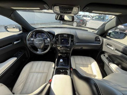 Used 2018 Chrysler 300 S image 36