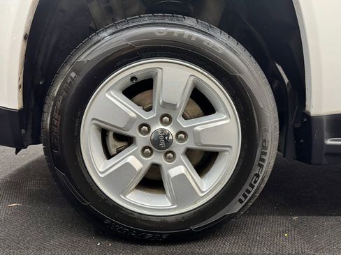 Used 2017 Jeep Compass Latitude FWD image 12