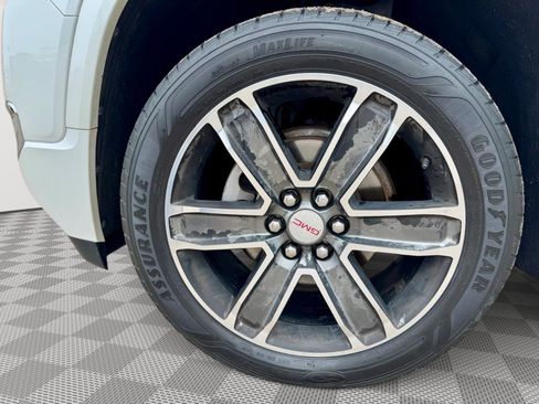 Used 2017 GMC Acadia Denali w/ Technology Package AWD/4WD image 43