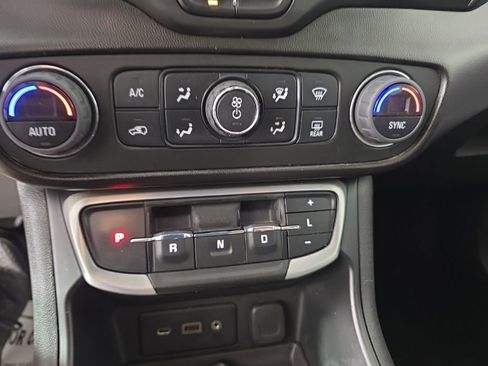Used 2022 GMC Terrain SLE w/ Driver Convenience Package AWD/4WD image 19