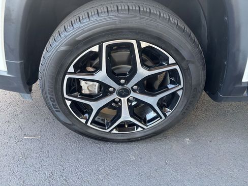 Used 2025 Jeep Compass Limited image 23