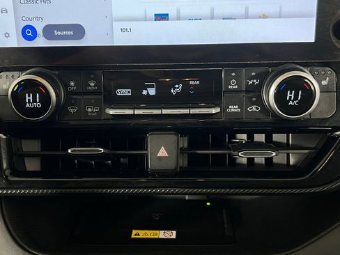 Used 2024 Toyota Highlander XSE image 37