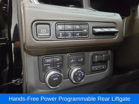 Used 2023 GMC Yukon Denali w/ Advanced Technology Package AWD/4WD image 19