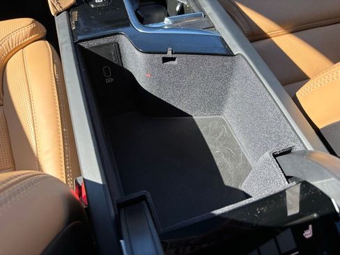 Certified 2024 Volvo XC90 T8 Ultimate w/ Protection Package Premier image 10