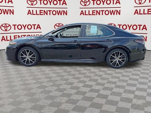 Used 2022 Toyota Camry SE FWD image 4