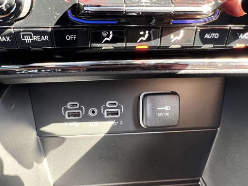 Used 2025 Jeep Grand Cherokee Laredo X AWD/4WD image 36