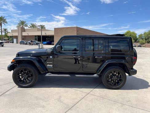Used 2024 Jeep Wrangler Unlimited Sahara w/ Technology Group AWD/4WD image 11