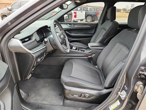 Used 2024 Jeep Grand Cherokee Laredo w/ Trailer Tow Package image 11