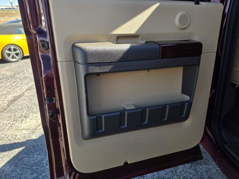 Used 2011 Ford F250 Lariat w/ Lariat Interior Pkg image 12