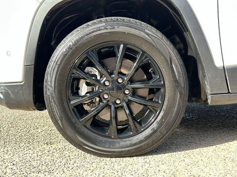 Used 2023 Jeep Cherokee Altitude Lux image 10