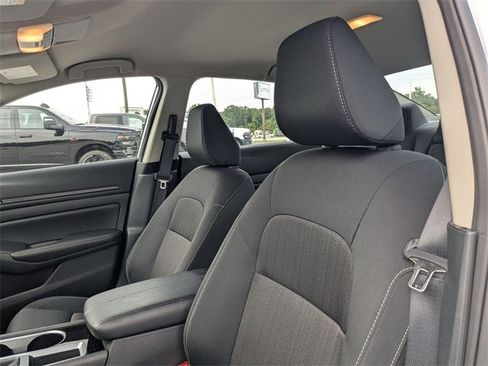 Used 2024 Nissan Altima 2.5 SV image 14