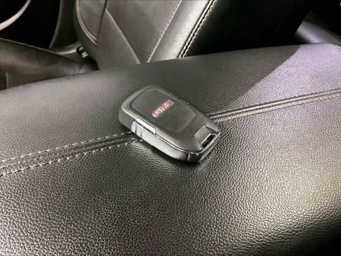 Used 2020 GMC Terrain SLT w/ Preferred Package AWD/4WD image 12